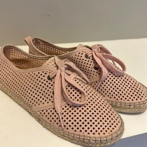 Cute light weight slip on shoes by Universal Threads